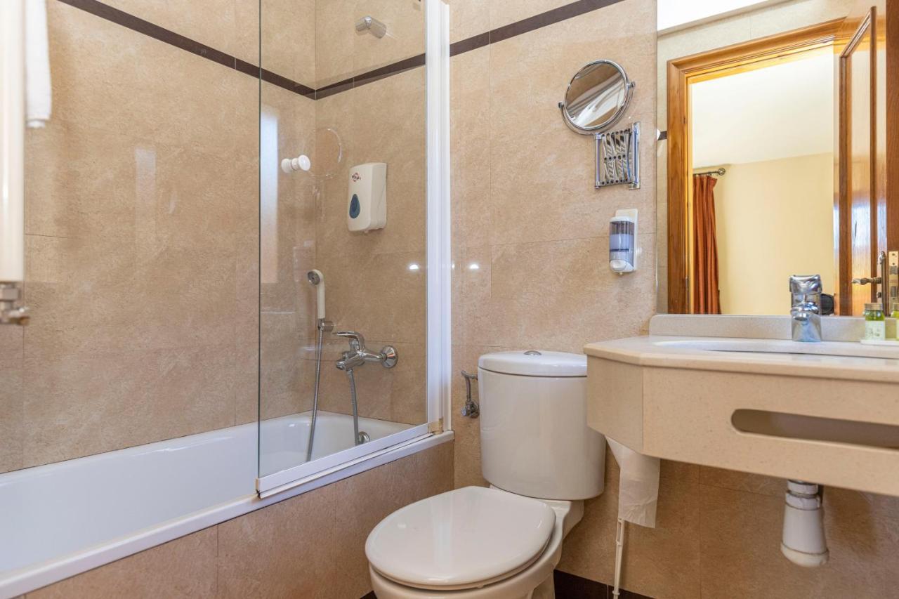 Hotel Solana Бенаск Екстериор снимка