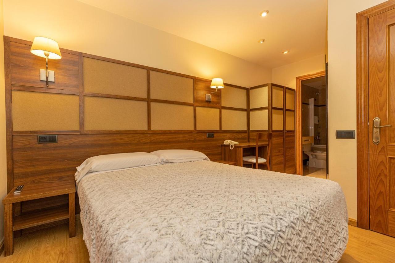Hotel Solana Бенаск Екстериор снимка