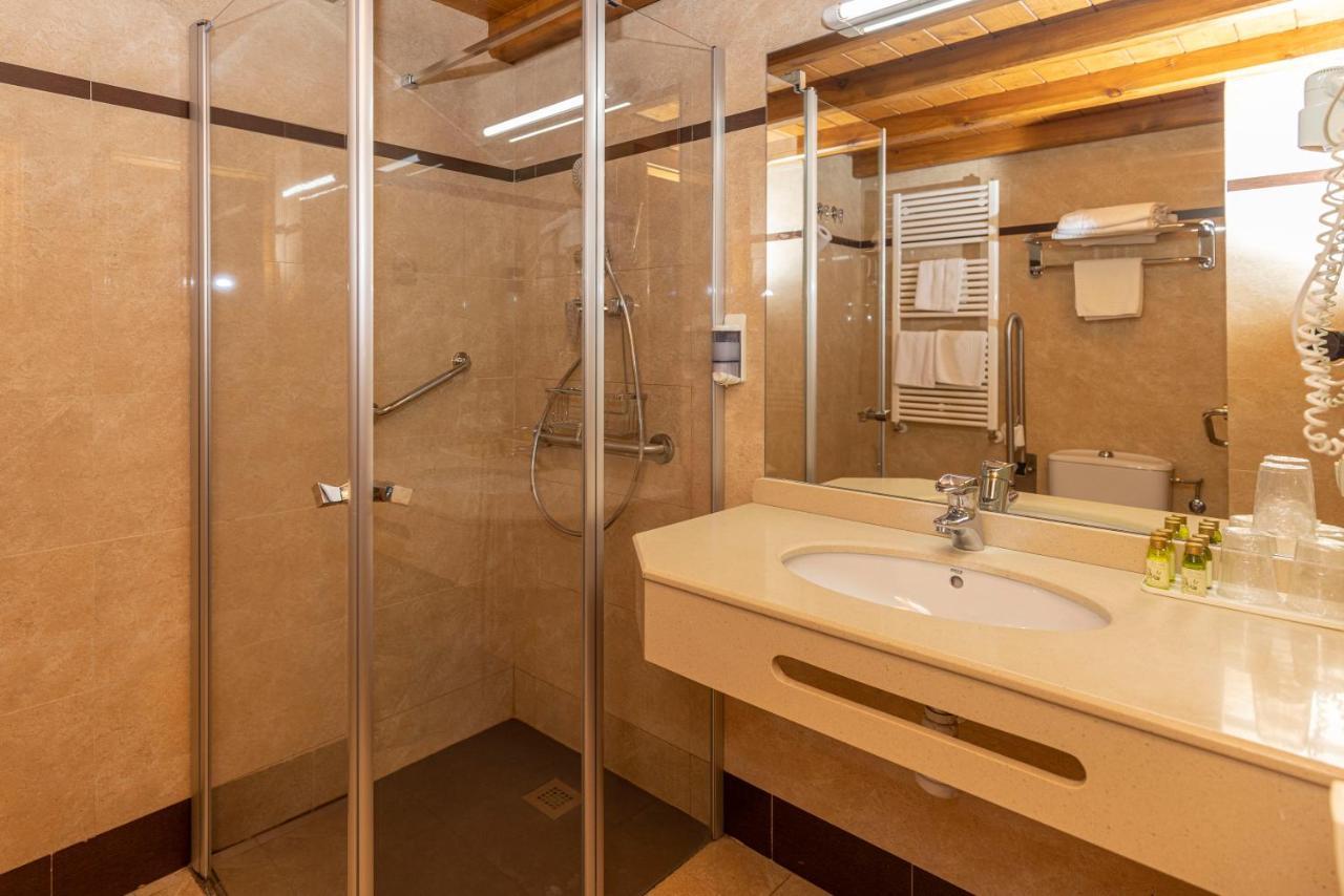 Hotel Solana Бенаск Екстериор снимка