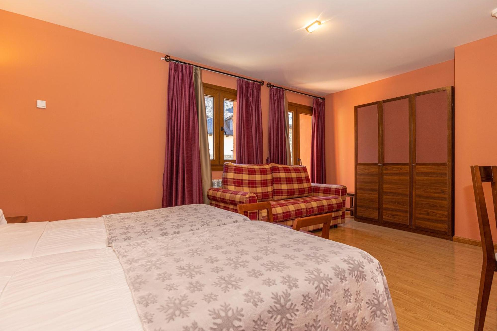 Hotel Solana Бенаск Екстериор снимка