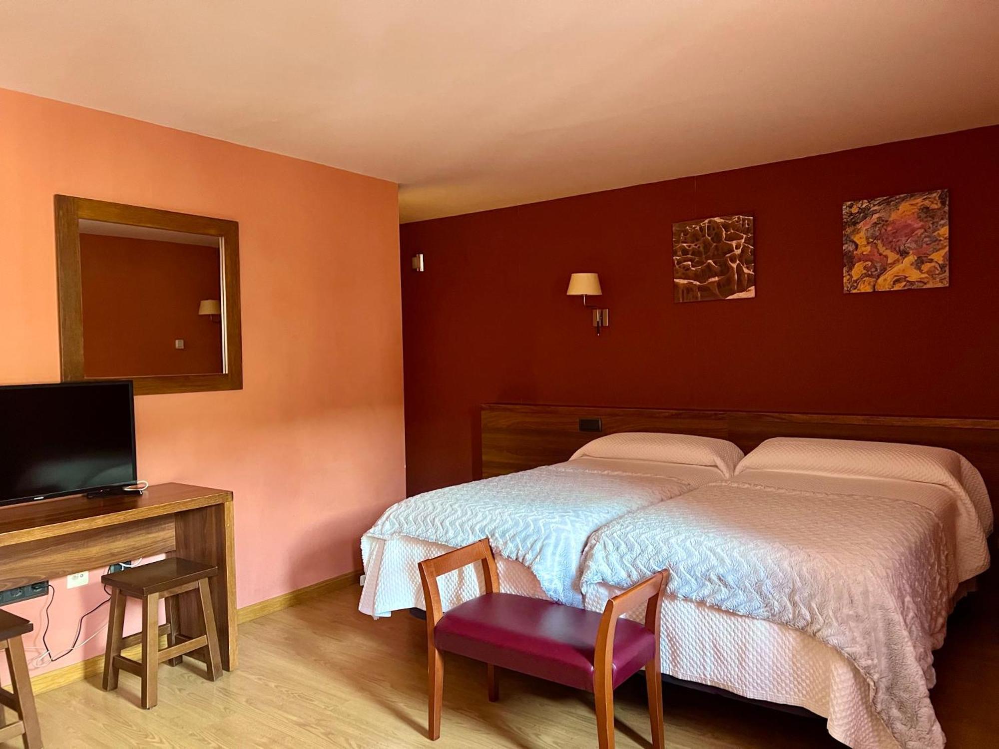 Hotel Solana Бенаск Екстериор снимка